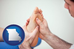 missouri map icon and a podiatrist practicing reflexology on a human foot